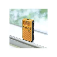 Sangean DT-800 sarı radyo pencere kenarında