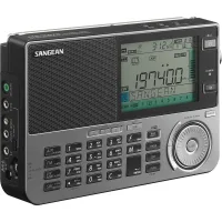 Sangean ATS-909X2 grafit radyo çapraz açıdan, ayar tekerleği ve yan bağlantılar