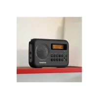 Sangean PR-D18 gri radyo raf üzerinde