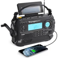 Kaito KA600 Voyager Pro siyah acil durum radyosu telefon şarj ederken