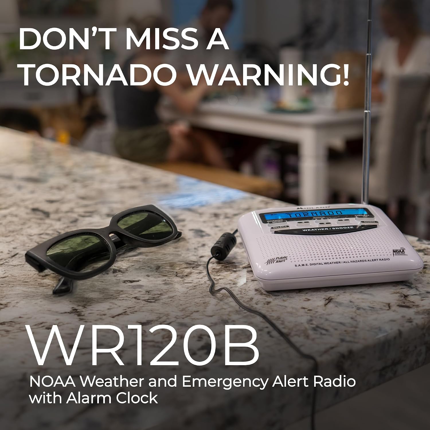 Midland WR120B mutfak tezgahında – Tornado uyarısı ekranda