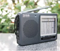 Tecsun R-9012 önden eğik görünüm, teleskopik anten açık