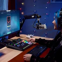 Rode PodMic Dinamik Podcast Mikrofonu ve StreamEye Boom Kol Seti